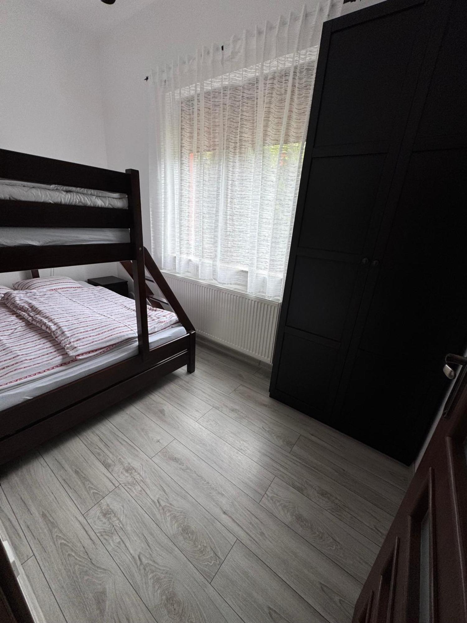 Amber Willa Bobolin Dış mekan fotoğraf